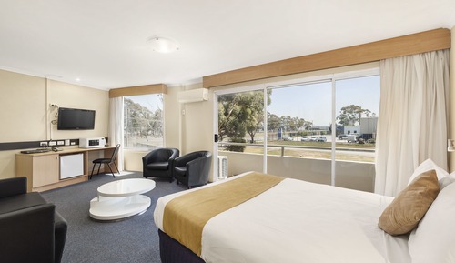 Queen Spa Room