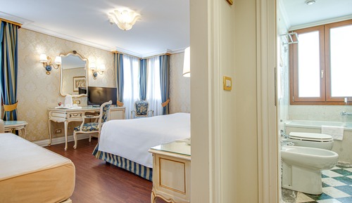 Junior Room (Grand Canal View)