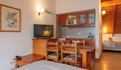 Standard Studio, Lake View
