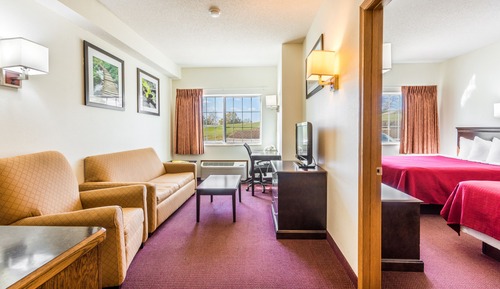 Queen Family Executive Suite Private Bath