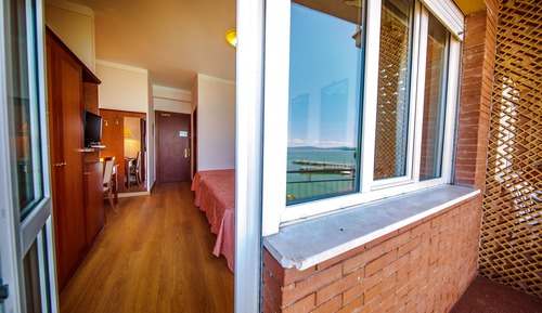 Economy Room, 1 Queen Bed