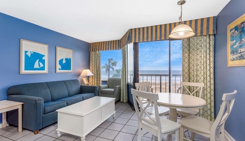 1 Queen Bed, 1-Bedroom Oceanfront Suite, Non-Smoking