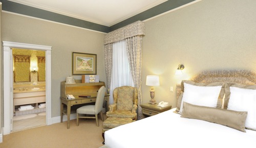 Premium Suite, 1 King Bed with Sofa bed