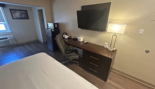 Room, 1 King Bed, Non Smoking (Upgrade)