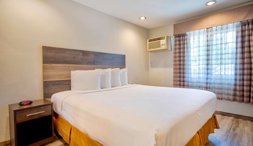 Standard Room, 1 King Bed, Non Smoking, Refrigerator & Microwave