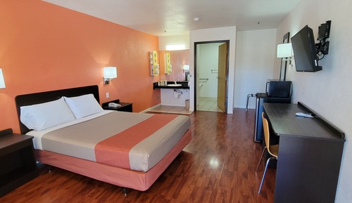 Standard Room, 1 Queen Bed, Accessible, Non Smoking