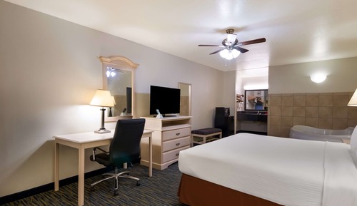 Standard Room, 1 King Bed, Non Smoking, Jetted Tub