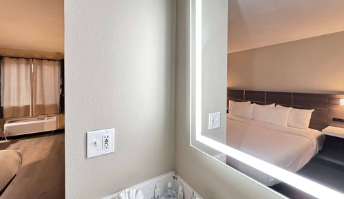 Room, 1 King Bed, Accessible, Non Smoking