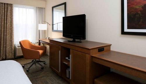 1 King Bed, Mobile/ Hearing Accessible, Roll in Shower, Non Smoking