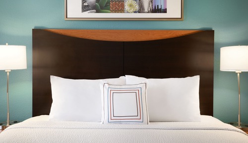 Executive Suite, 1 King Bed with Sofa bed, Non Smoking (Mobility/Hearing Accessible, Tub)