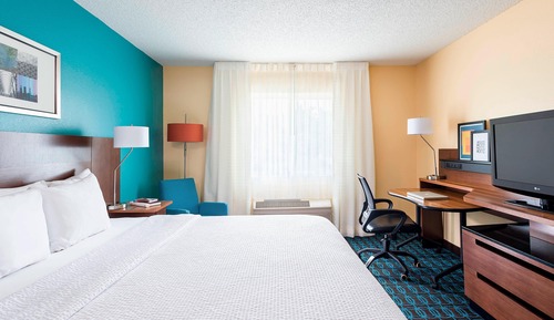 Room, 1 King Bed, Non Smoking (Mobility/Hearing Accessible, Tub)