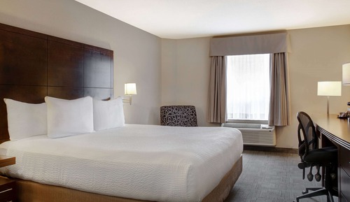Classic 1 King Bed Room