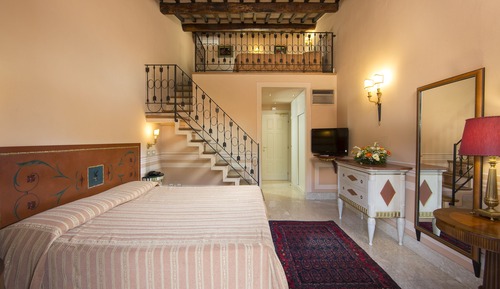 Deluxe Duplex, Multiple Beds