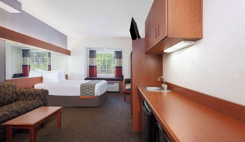 Studio Suite, 1 Queen Bed, Accessible, Non Smoking