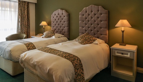 Twin Room, 2 Twin Beds, Ensuite, Ground Floor