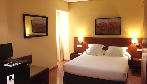 Room (2 adults 1 child)
