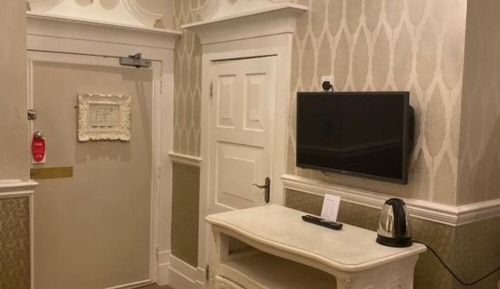 Executive Suite, Ensuite, Garden View