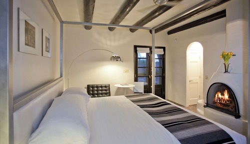 Deluxe Room, 1 King Bed, Courtyard View (Illuminator Room)