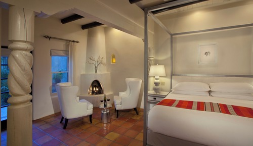 Deluxe Room, 1 King Bed, Courtyard View (The Romantic Room)
