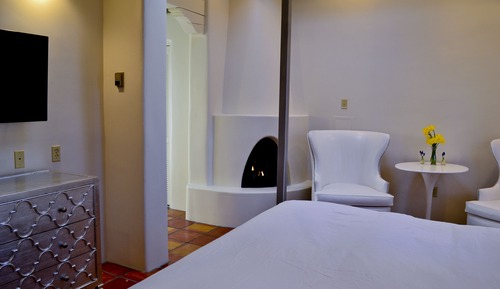 Deluxe Room, 1 King Bed, Courtyard View (The Diva Room)