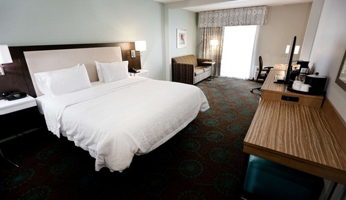 Studio, 1 King Bed (Waterfront)