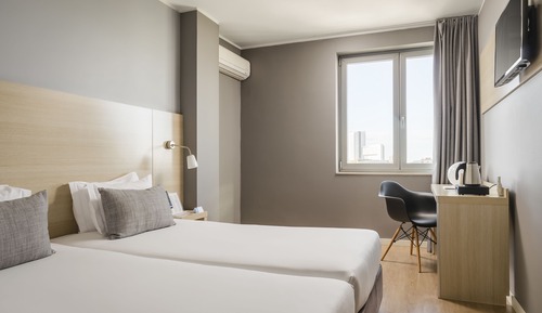 Comunicating Room
