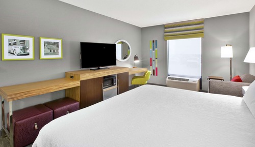 Suite, 1 King Bed, Accessible, Non Smoking