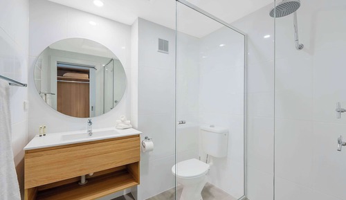 Standard Room, Multiple Beds (Buller Street view)