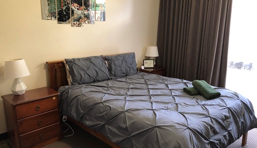 Room 6: Deluxe Queen Room with 50 inch Smart TV located on Ground Floor