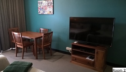 Room 19: Queen Deluxe Room with 50 inch Smart TV located onon First Floor