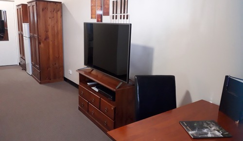 Room 22: Queen Deluxe Room with 50 inch Smart TV located on First Floor