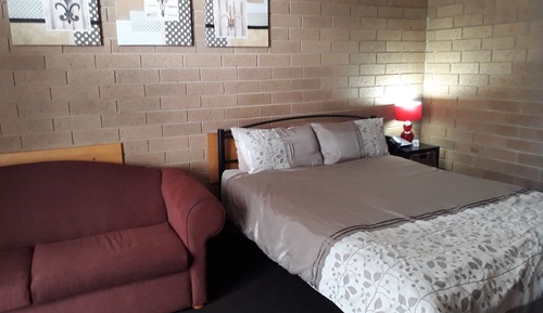 Room 27: Deluxe Queen Room with 50 inch Smart TV located on First Floor
