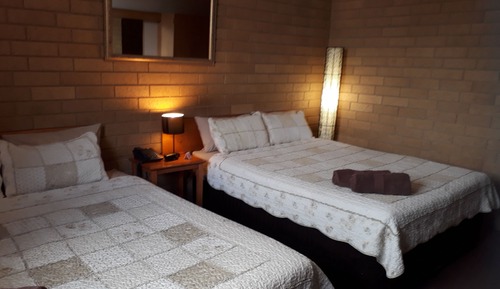 Room 17: Standard Queen Room with 50 inch Smart TV located on on First Floor