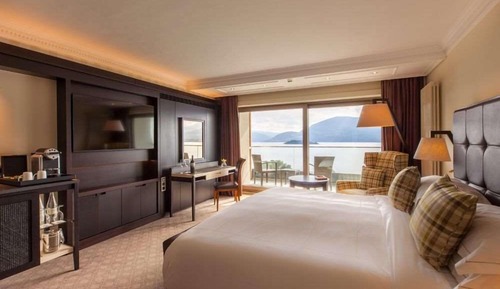 Deluxe Lakeview King Room