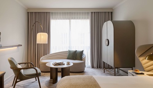 Deluxe Guest Room with King Bed