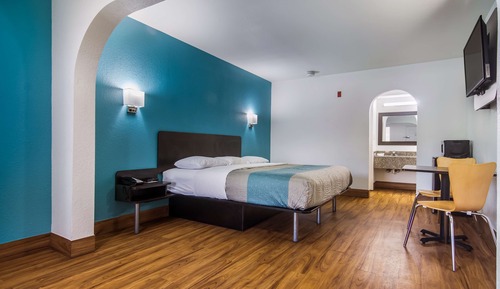 Deluxe Room, 1 King Bed, Non Smoking, Refrigerator & Microwave