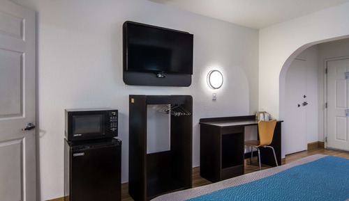 Deluxe Suite, 1 King Bed, Accessible, Non Smoking
