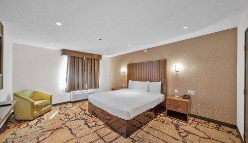 Room, 1 Queen Bed, Accessible, Non Smoking (Mobility/Hearing)
