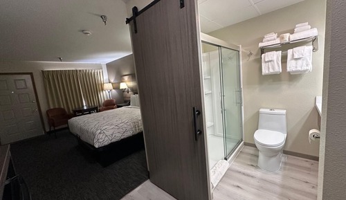 Standard Room, 1 King Bed, Balcony