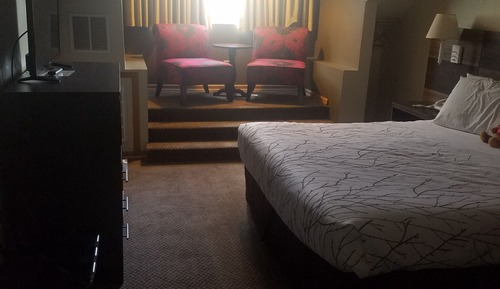 Superior Room, 1 King Bed, Jetted Tub, Mountain View