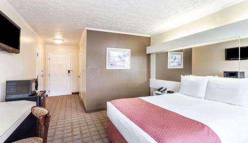 Standard Room, 1 Queen Bed, Accessible