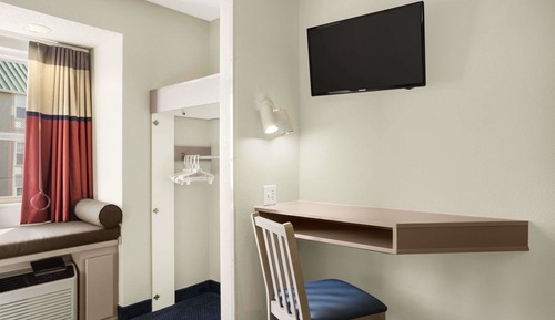 Standard Room, 1 Queen Bed, Non Smoking