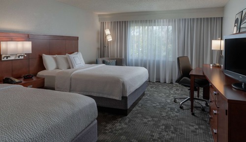 Room, 2 Queen Beds, Accessible (Mobility/Hearing Tub)