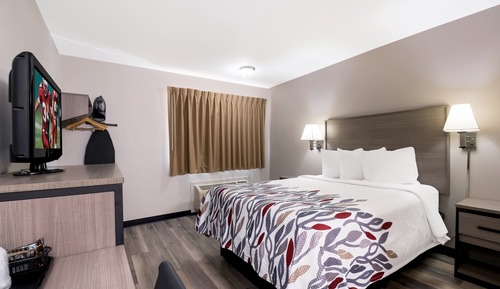 Deluxe Room, 1 Queen Bed (Upper Floor, Smaller, Smoke Free)