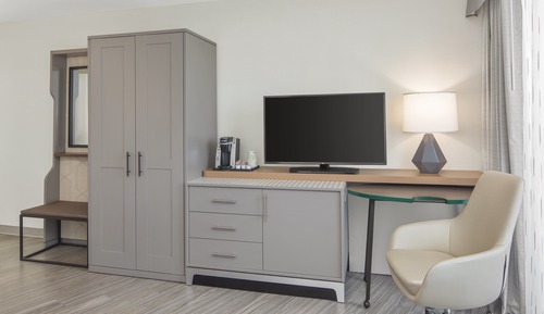 Standard Room, 1 Full Bed (Roll-In Shower)