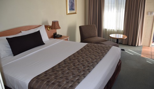 Deluxe Room, 1 King Bed, Non Smoking, Jetted Tub