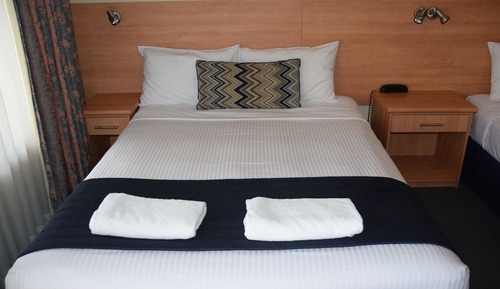 Deluxe Room, Multiple Beds, Non Smoking (2 queen and 1 single bed)