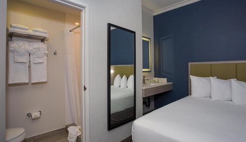 Standard Room, 1 King Bed, Non Smoking