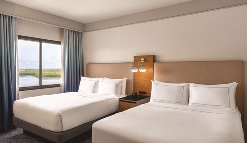 Room, 2 Queen Beds, Pool View