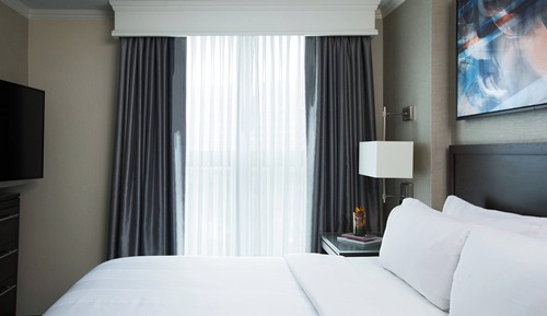 Suite, 1 Bedroom (Mobility/Hearing Access, Roll-in Shwr)